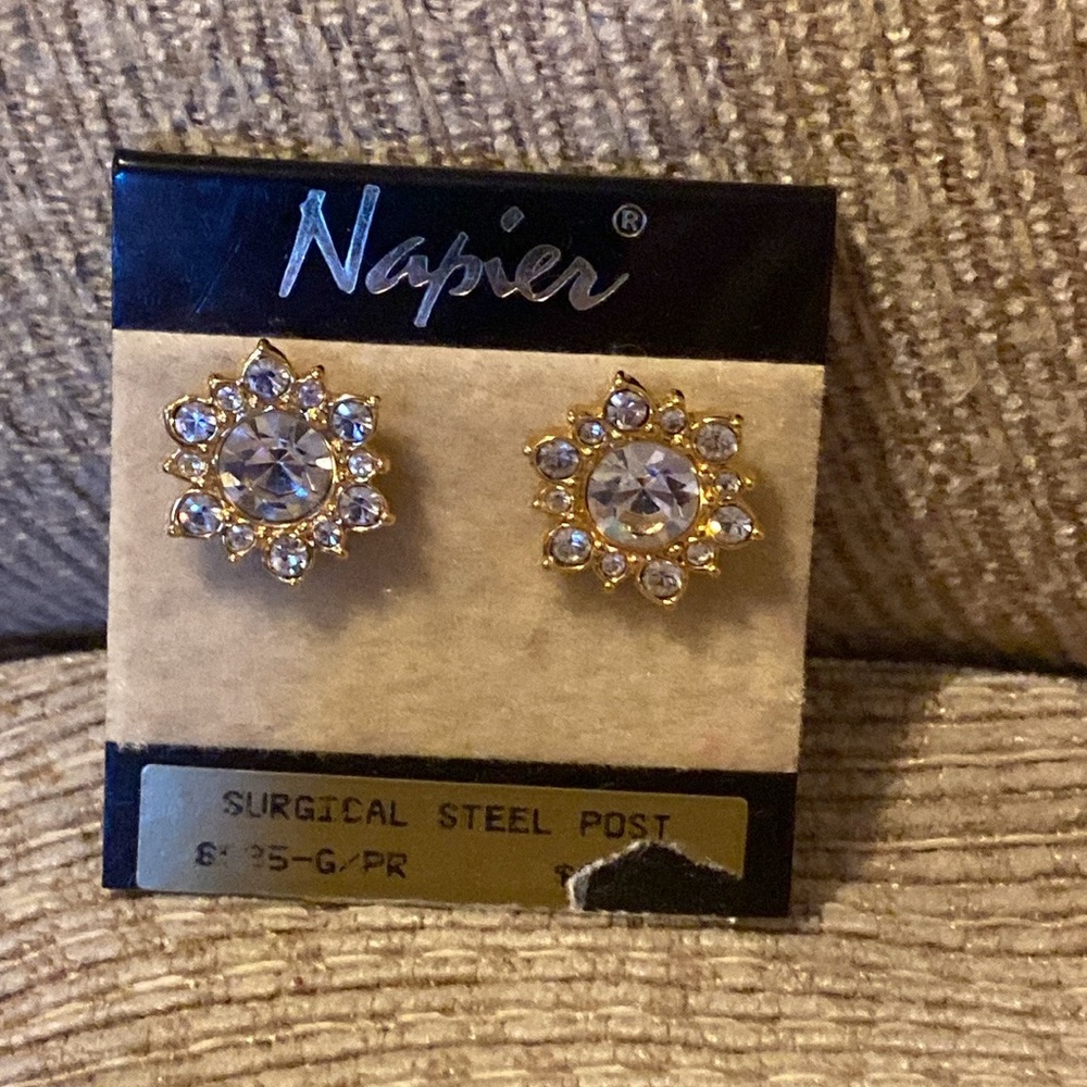 💛🤍💛 NWT Napier Gold and Rhinestone Dazzling Earrings